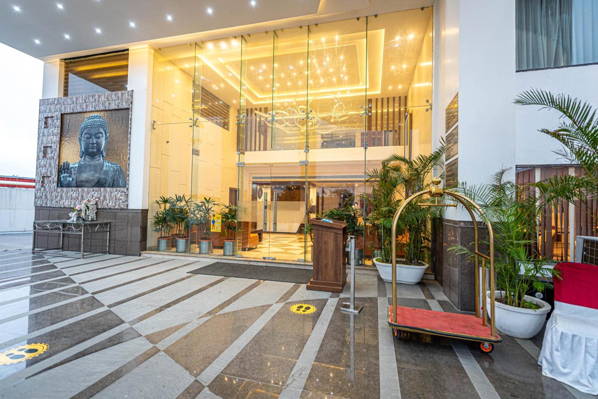 The Elite Lucknow Convention Hotel Exterior foto